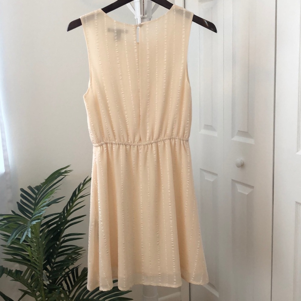 Chic sleeveless dress - Picture 2 of 3